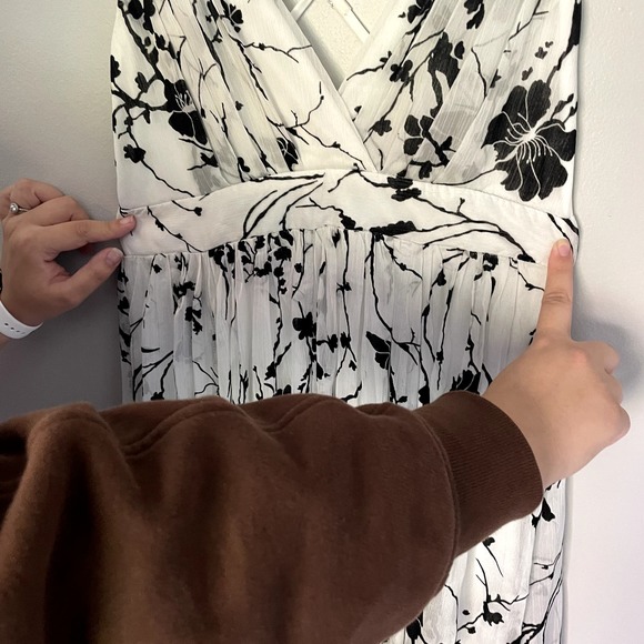 Meghan Los Angeles ENCHANTED GARDEN MAXI DRESS White & Black Floral Size Large - Picture 2 of 13